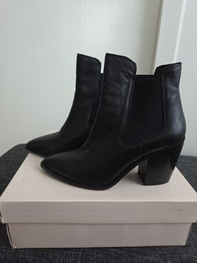 Chinese Laundry Black Pointed Toe Chelsea Block Heel Ankle Boots